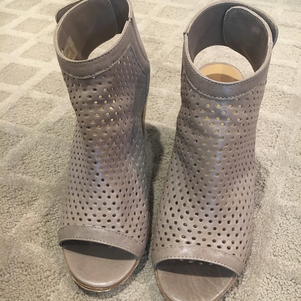 275 central perforated sandals.